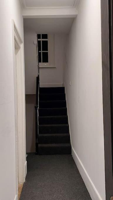 Апартаменты Harry Potter 9 3/4 Flat Лондон Экстерьер фото